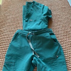 Xxs caterina top and xs tall yolo hydrogreen figs scrubs